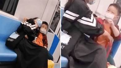 媽媽下班捷運上睡著，暖兒「一手搭肩」默默守護，怕吵醒母親，周圍乘客稱讚：懂事的好孩子
