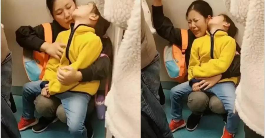 寶媽抱著熟睡女兒坐捷運，卻沒人讓座，「最後的表情」讓人忍不住紅了眼眶！