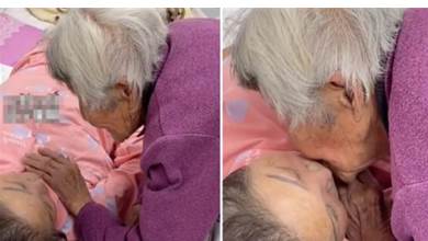 95歲媽看望74歲生病女兒，摸頭親吻安慰孩子，一句沒事，媽來了，惹哭網友：有媽真好