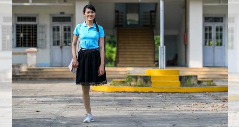 越南獨腳女教師堅持教學10年，業餘幫助窮學生輔導，故事感動眾人